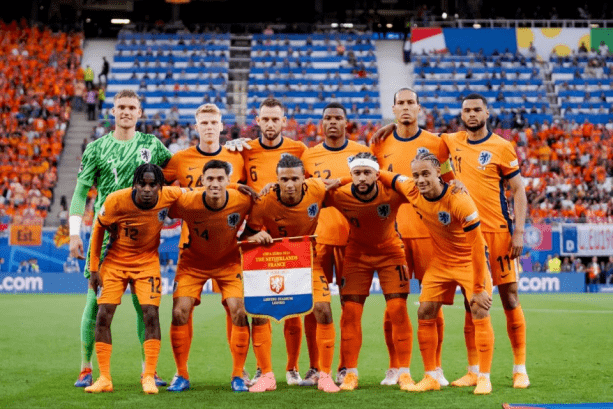 曼联实施大,规模裁员,岗位受影响,广州赛马场,赛程安排,赛果查询,马匹资料,比赛分析