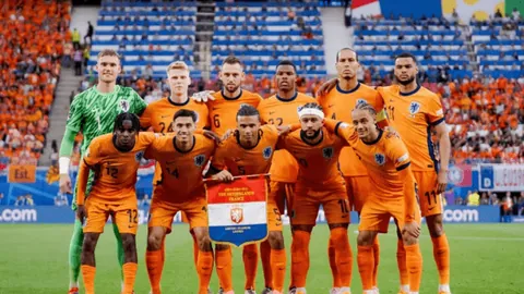 曼联实施大规模裁员，150-200岗位受影响，取消免费餐食策略以节约成本提升效率