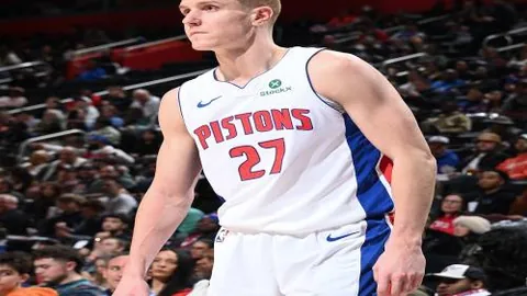 滕哈赫呼吁：欧冠资格争夺战不容忽视，球队务必全力拼搏，对手实力强劲！