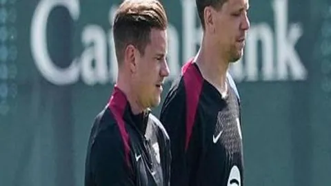 湖人3连胜告捷，詹姆斯25分12助闪耀，库里得分仅13分